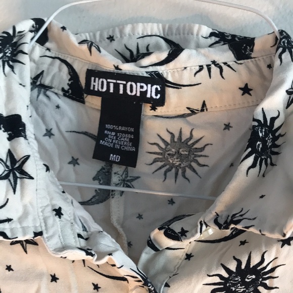 CREAM AND BLACK CELESTIAL Womens CROP BUTTON UP SHIRT size medium TEEN - Picture 2 of 10